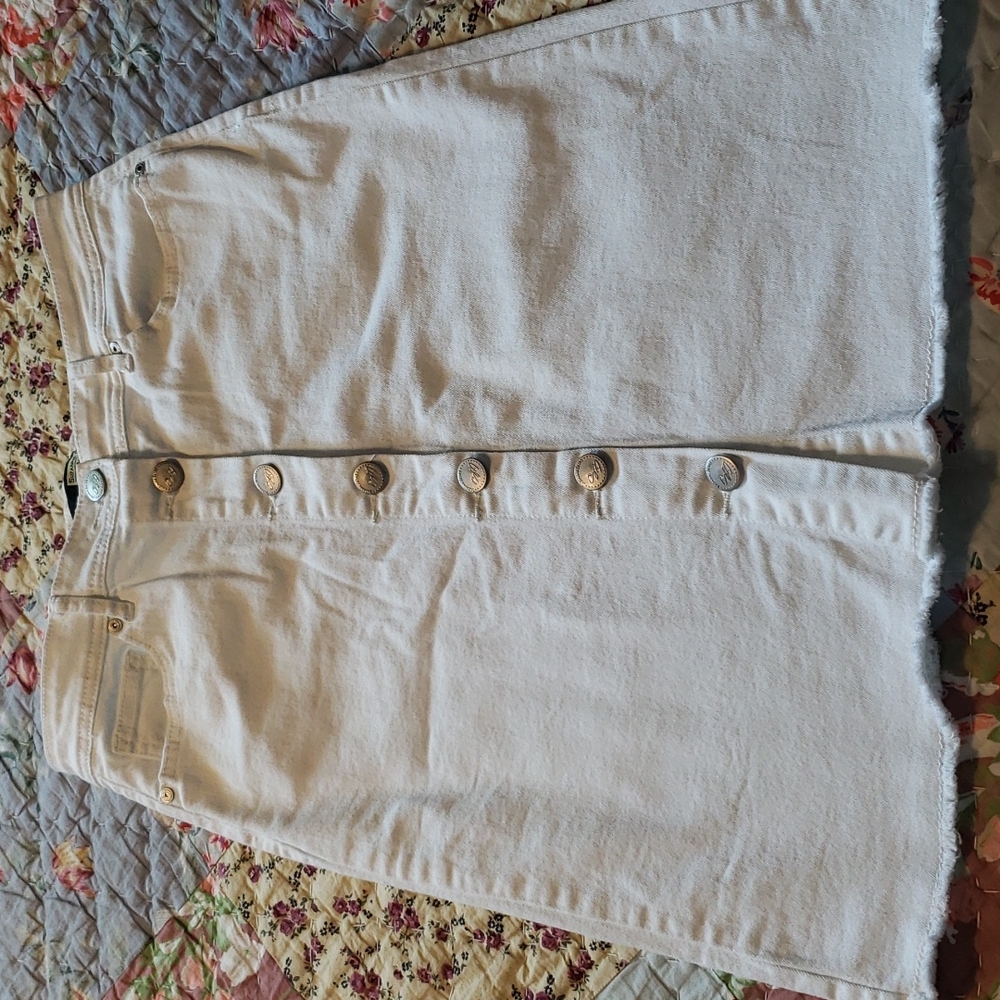 White jean skirt from Suzanne Betro